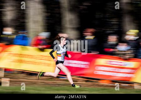 Sale belghe Lisa raffigurate in azione durante la gara femminile ai Campionati europei di fondo, in Piemonte, Italia, domenica 11 dicembre 2022. FOTO DI BELGA JASPER JACOBS Foto Stock