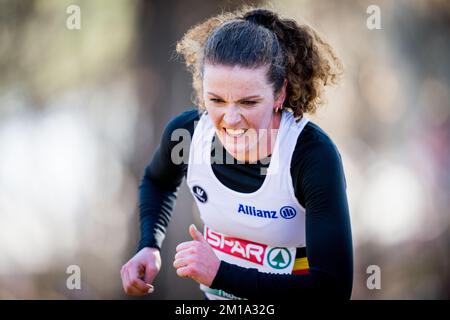 Sale belghe Lisa raffigurate in azione durante la gara femminile ai Campionati europei di fondo, in Piemonte, Italia, domenica 11 dicembre 2022. FOTO DI BELGA JASPER JACOBS Foto Stock