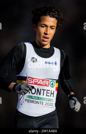 Noah Konteh belga ha ritratto in azione durante la gara maschile del U20 ai Campionati europei di fondo, in Piemonte, Italia, domenica 11 dicembre 2022. FOTO DI BELGA JASPER JACOBS Foto Stock