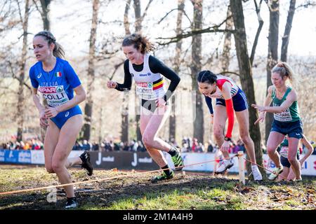 Sale belghe Lisa raffigurate in azione durante la gara femminile ai Campionati europei di fondo, in Piemonte, Italia, domenica 11 dicembre 2022. FOTO DI BELGA JASPER JACOBS Foto Stock