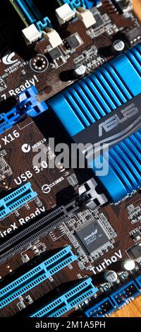 Prestazioni eccezionali con la scheda madre per giochi Asus P8H67-V. Agosto 27 2022 Istanbul Turchia Foto Stock