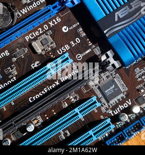 Prestazioni eccezionali con la scheda madre per giochi Asus P8H67-V. Agosto 27 2022 Istanbul Turchia Foto Stock