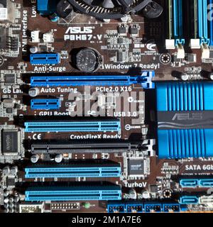 Prestazioni eccezionali con la scheda madre per giochi Asus P8H67-V. Agosto 27 2022 Istanbul Turchia Foto Stock