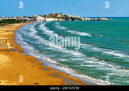 Vieste Gargano. Puglia Puglia Italia. La spiaggia Foto Stock