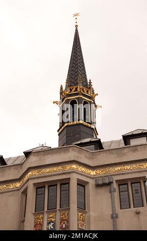 Atkinson's Carrillon, Old Bond Street, Mayfair, Londra, Regno Unito - Campanile di legno sopra quello che un tempo era il negozio di profumi di Atkinsn, ma ora appartiene a salvato Foto Stock