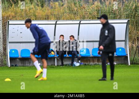 Michel Louwagie, manager di Gent, ha illustrato durante una sessione di allenamento presso il campo di allenamento invernale della squadra di calcio belga KAA Gent di prima divisione ad Oliva, Spagna, domenica 11 dicembre 2022. BELGA FOTO LUC CLAESSEN Foto Stock