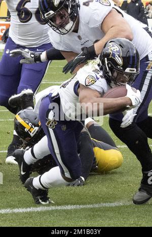 Pittsburgh, Stati Uniti. 11th Dec, 2022. Baltimore Ravens indietro J.K. Dobbins (27) segna contro i Pittsburgh Steelers nel primo trimestre all'Acrisure Stadium di domenica 11 dicembre 2022 a Pittsburgh. Foto di Archie Carpenter/UPI Credit: UPI/Alamy Live News Foto Stock