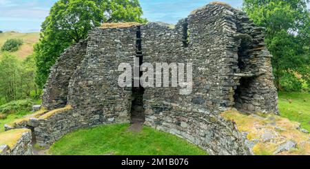 Rovine di Dun Troddan Broch, un'antica roundhouse scozzese, Glenelg, Scozia, Regno Unito Foto Stock