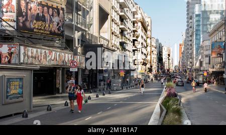 Corrientes Avenue a Buenos Aires, Argentina, Sud America Foto Stock