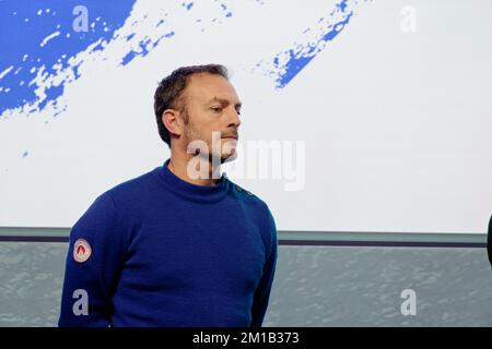 Parigi, Francia. 10th Dec, 2022. Uno skipper partecipa alla presentazione dei trofei la Route du Rhum al Salon Nautic il 10 dicembre 2022 a Parigi, Francia. Foto Stock