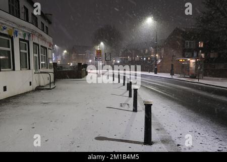 Haringey, Londra, Regno Unito. 11th Dec 2022. Il tempo in Gran Bretagna: La neve cade nel nord di Londra. Credit: Matthew Chattle/Alamy Live News Foto Stock