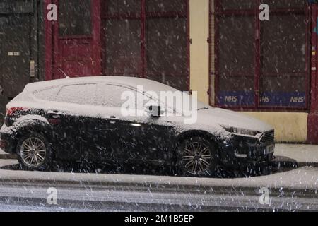 Haringey, Londra, Regno Unito. 11th Dec 2022. Il tempo in Gran Bretagna: La neve cade nel nord di Londra. Credit: Matthew Chattle/Alamy Live News Foto Stock