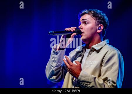 ZWOLLE - artista Flemming durante una performance in palcoscenico pop Hedon. Dopo Davina Michelle, la cantante Flemming Viguurs è il primo artista olandese che è stato nella Top 40 continuamente per un anno dal suo debutto. ANP FERDY DAMMAN olanda fuori - belgio fuori Foto Stock