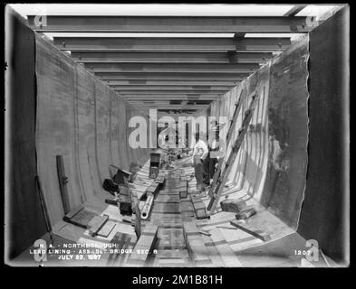 Wachusett Aqueduct, piombo lining, ponte Assabet, sezione 8, da est, Northborough, Mass., 23 luglio 1897 , opere d'acqua, acquedotti, cantieri, ponti ad arco Foto Stock