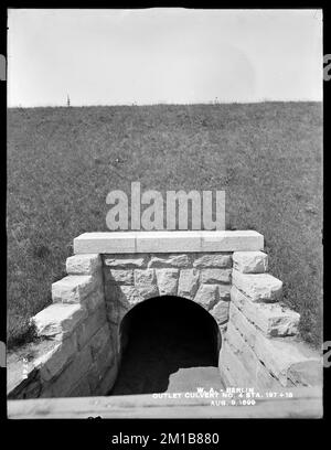 Wachusett Aqueduct, outlet, culvert No. 4, station 197+18, Berlin, Massa, 9 agosto 1899 , opere d'acqua, acquedotti, i colpevoli Foto Stock