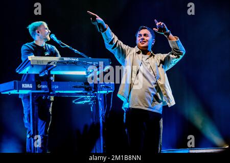 ZWOLLE - artista Flemming durante una performance in palcoscenico pop Hedon. Dopo Davina Michelle, la cantante Flemming Viguurs è il primo artista olandese che è stato nella Top 40 continuamente per un anno dal suo debutto. ANP FERDY DAMMAN olanda fuori - belgio fuori Foto Stock