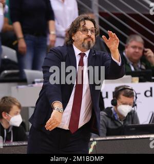 Bonn, Germania. 11th Dec, 2022. Telekom Dome, Basketball Bundesliga, Matchday 9, Telekom cestini Bonn vs FC Bayern Muenchen, Headcoach Andrea Trinchieri (Bayern) Credit: Juergen Schwarz/Alamy Live News Foto Stock