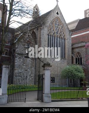 Farm Street Church (Chiesa dell'Immacolata Concezione), Mayfair, Westminster, Londra, Regno Unito - Chiesa gesuita a Londra. Chiesa in stile gotico Foto Stock