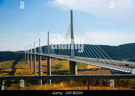 Viadotto Millau ponte-stallato sulla valle del Tarn vicino a Millau Foto Stock