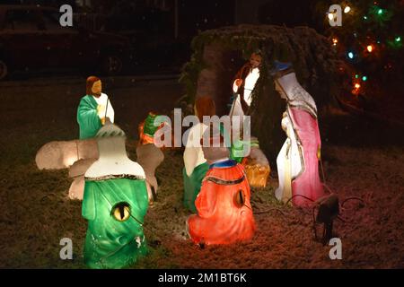 Fair Lawn, Stati Uniti. 11th Dec, 2022. La prima neve della stagione cade in Fair Lawn, New Jersey, il 11 dicembre 2022. (Foto di Kyle Mazza/Sipa USA) Credit: Sipa USA/Alamy Live News Foto Stock