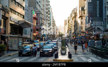 Corrientes Avenue a Buenos Aires, Argentina, Sud America Foto Stock