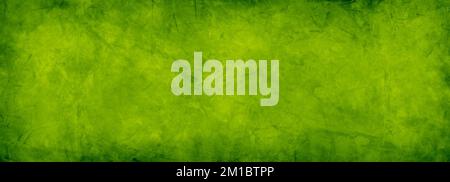 Carta ruvida verde/giallo grunge o sfondo da parete texture ruvida astratta con centro luminoso e bordo scuro design orizzontale del banner panoramico Foto Stock