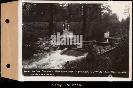 Weir sotto la diga del bacino del mulino di Pepper su Beaver Brook, Ware, Mass., 8:40:00 AM, maggio 4, 1936 , stazioni di ruscello, acquedotto, immobiliare, ruscelli, condizioni igienico-sanitarie degli spartiacque, inondazioni eventi naturali, dighe strutture idrauliche, strami Foto Stock