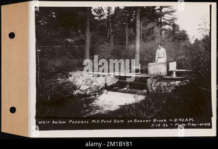 Weir sotto la diga del bacino del mulino di Pepper su Beaver Brook, Ware, Mass., 8:40:00 AM, maggio 13, 1936 , stazioni di ruscello, acquedotto, immobiliare, ruscelli, condizioni igienico-sanitarie degli spartiacque, inondazioni eventi naturali, dighe strutture idrauliche, strami Foto Stock