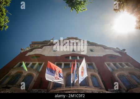 Immagine dello stemma di Subotica sulla bandiera ufficiale. Subotica è una città e il centro amministrativo del distretto di Bačka nord nell'auton Foto Stock