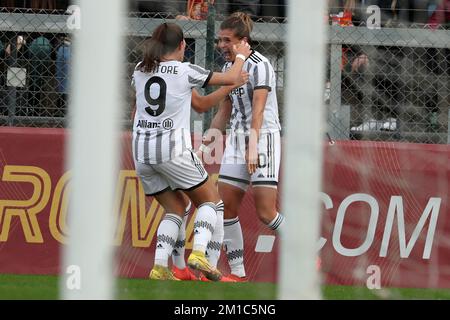 Roma, Italia. 11th Dec, 2022. Cristiana Girelli (Juventus FC) festeggia il suo gol durante la Serie A TIM match tra AS Roma e Juventus Women allo Stadio tre Fontane di Roma, Italia, il 11 2022 dicembre (Credit Image: © Giuseppe fama/Pacific Press via ZUMA Press Wire) Foto Stock