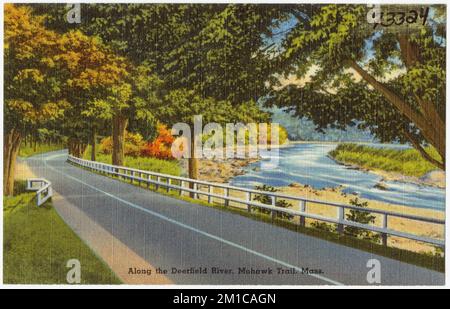 Lungo il fiume Deerfield, Mohawk Trail, Mass. , Roads, Rivers, Tichnor Brothers Collection, cartoline degli Stati Uniti Foto Stock