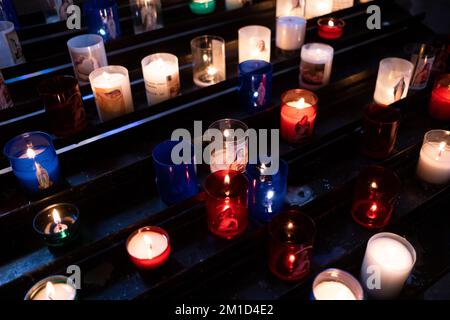 France, Dordogne, Sarlat-la-Caneda il 2021-08-10. Vacanze estive di un gruppo di giovani nella natura e nel patrimonio francese del Perigord. PH Foto Stock