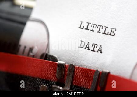 Piccola frase di dati scritta con una macchina da scrivere. Foto Stock