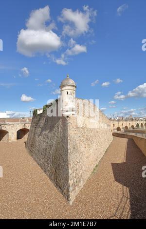 Fortificazione storica della città Baluarte de San Vicente, Hornabeque del Puente de Palmas, Badajoz, Estremadura, Spagna, Europa Foto Stock