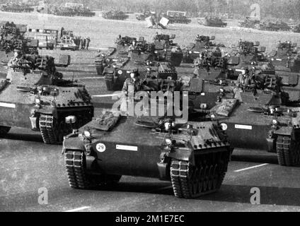 La parata sul campo, un'esposizione di armi da parte di tutte le unità della Bundeswehr e della NATO il 22 marzo 1972 a Wunstorf, bassa Sassonia, Germania, Europa Foto Stock