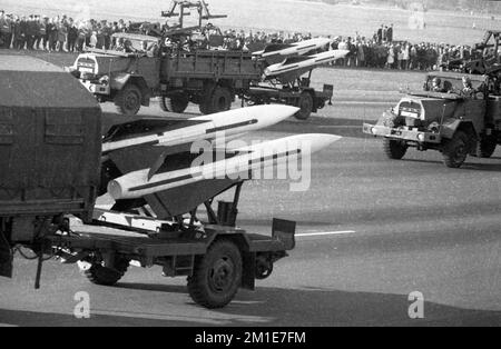 La parata sul campo, un'esposizione di armi da parte di tutte le unità della Bundeswehr e della NATO il 22 marzo 1972 a Wunstorf, bassa Sassonia, Germania, Europa Foto Stock