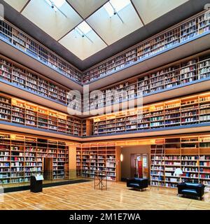 Vista interna del cubo del libro, estensione della Duchessa Anna Amalia Library, Weimar, Turingia, Germania, Europa Foto Stock