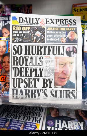 Quotidiano espresso quotidiano 'così orribile! Royals 'profondamente sconvolto da Harry's slurs' prima pagina Harry e Meghan Netflix 9 dicembre 2022 Londra UK Foto Stock