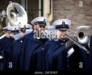 L'AIA - la banda Marina della Royal Netherlands Navy durante una cerimonia di benvenuto per il primo Ministro vietnamita Pham Minh Chinh al Ministero degli Affari generali. L'incontro tra il capo di governo e il primo ministro Mark Rutte si concentrerà sulla cooperazione tra i Paesi Bassi e il Vietnam e su altri temi quali la gestione del clima e dell'acqua. ANP SEM VAN DER WAL olanda fuori - belgio fuori Foto Stock