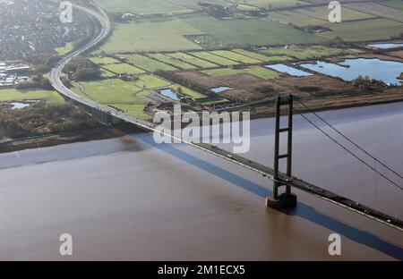 Veduta aerea della torre sud del Ponte Humber nel Lincolnshire, Regno Unito Foto Stock