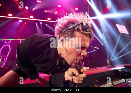 YUNGBLUD si esibisce sul palco durante il 'KROQ Almost Acoustic Christmas' di Audacy presso il Kia Forum il 10 dicembre 2022 a Inglewood, California. Foto: Casey Flanigan/imageSPACE/MediaPunch Foto Stock