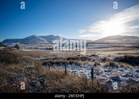 Una neve coperta Arenig Fawr, montagna in Snowdonia, Galles del Nord Foto Stock