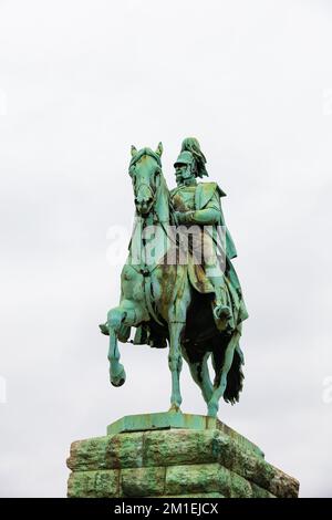 Statua equestre in bronzo del re Konig Wilhelm Friedrich Ludwig, imperatore, Kaiser. Hohenzollernbruke, Colonia Germania Foto Stock