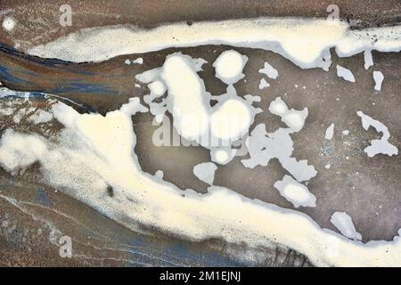 Surf sulla sabbia, Bhagal Beach, Valsad, Gujarat, India, Asia Foto Stock