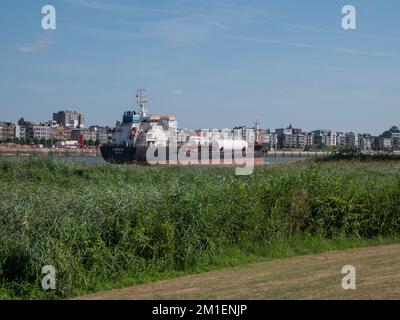 Antwerpen, Belgio, 24 Juli 2022, LAMENTIN è un Tanker chimico LPG, costruito nel 2007 e che naviga sotto la bandiera di Malta. È portatore di capac Foto Stock