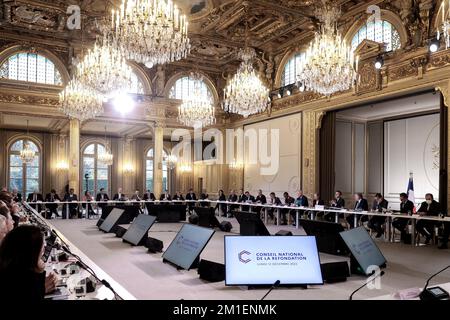 Parigi, Francia. 12th Dec, 2022. Il Presidente Emmanuel Macron partecipa alla seconda sessione plenaria del Consiglio Nazionale di Rifondazione (Conseil National de la Refondation) (CNR) al Palazzo Presidenziale Elysee di Parigi il 12 dicembre 2022. Credit: Abaca Press/Alamy Live News Foto Stock