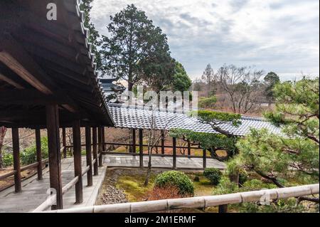 Kyoto, Giappone, 29 dicembre 2019. Particolare del ponte Tsutenkyo a Kyoto, Giappone Foto Stock