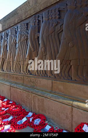 Liverpool St Georges Military cenotaph, progettato da Lionel Budden, Lime Street, Liverpool, Inghilterra, Regno Unito, L1 1JJ Foto Stock