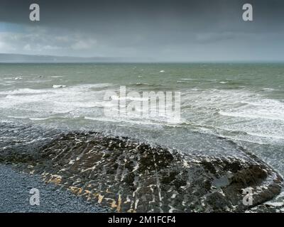 Cornborough Range e Bideford Bay sulla North Devon Coast National Landscape con Hartland Point Beyond, Inghilterra. Foto Stock