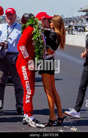 MARCUS ERICSSON (8) di Kumla, Svezia vince la Indianapolis 500 al circuito di Indianapolis a Indianapolis, MI, USA. Foto Stock